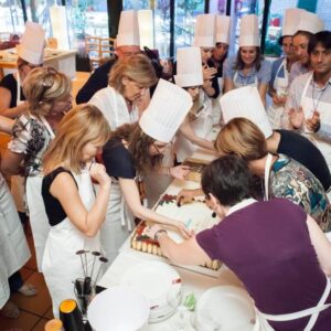 Tangram team building in cucina Tangram team building in cucina